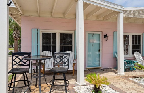 Laguna Beach Cottage | Beach getaway 100 yards from the beach.