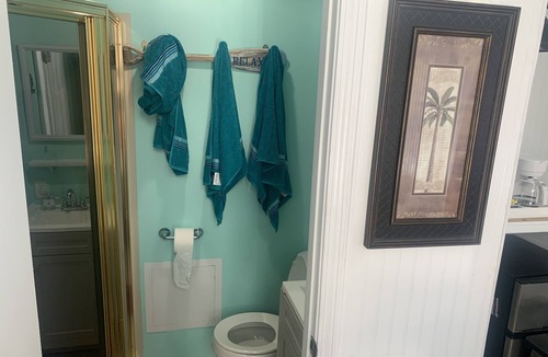 Riviera Beach Cottage | Beach Guest House Cottage Pier Park, Frank Brown Park, & 30a, private driveway