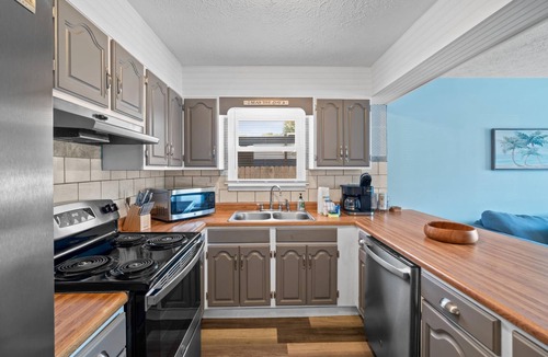 Bahama Beach House | Beach House Seas The Day - Beach Across Street, Free Activities Daily