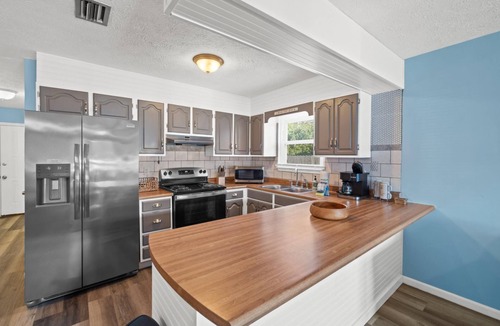 Bahama Beach House | Beach House Seas The Day - Beach Across Street, Free Activities Daily