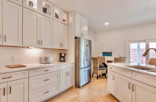 Kiska Beach House | Beach House with Hot Tub - 21yo & UP