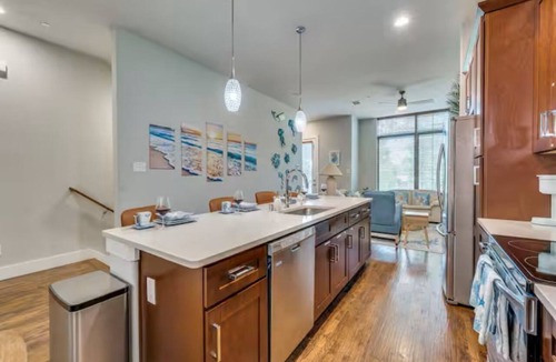 Farmers Branch House | Beach-Inspired Centrally Located Townhome
