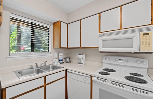 West Panama City Beach Condo | Beach, Pools, Pet Friendly - Portside Z2 - Best Deal in Pcb! FREE Activities!
