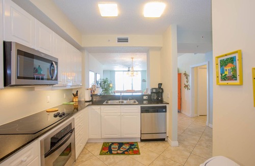 Navarre Beach Condo | BEACH SETUP Mar. thru Oct. June and July, Sat to Sat only. Sleeps 6 in beds.