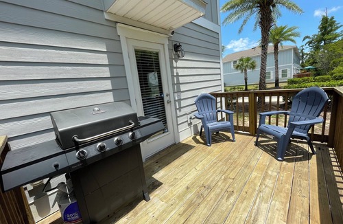 Thomas Drive House | Beach themed 3 bedroom 2 bath townhome with pool view