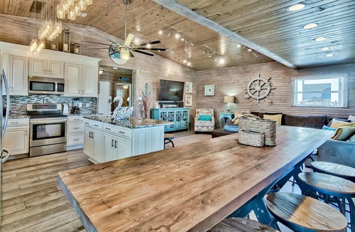 Holiday Isle House | Beach View, Free Sunset Cruise | Captains Quarters