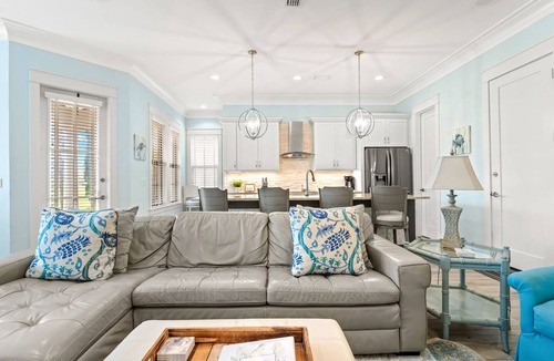 Villa Lago House | Beach Villa w/TWO GOLF CARTS! Balcony w/Golf Course View, Pool, Near Wharf.