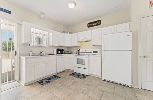 Biltmore Beach Cottage | Beach Walkers 2 Bedroom Cottage