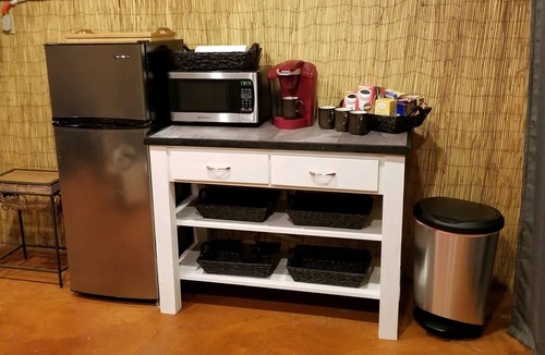 Fort Walton Beach Apartment | Beach Zen studio-3 miles to beach-private entrance & courtyard-pets allowed