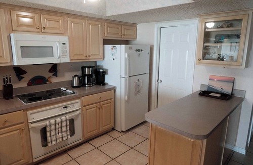Fort Walton Beach House | Beachbums Hideaway - Unique Artsy Beachfront Townhouse