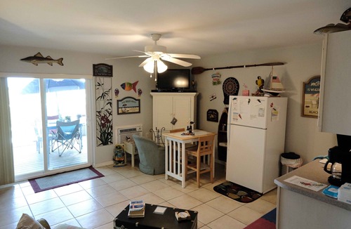 Fort Walton Beach House | Beachbums Hideaway - Unique Artsy Beachfront Townhouse
