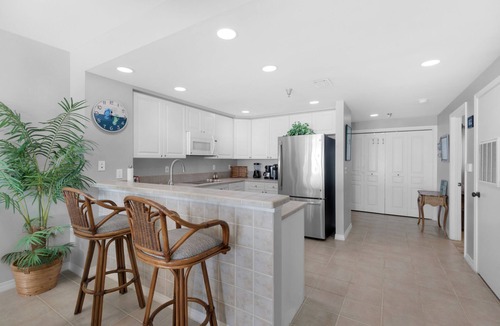 Villa Primera Condo | 🌅Beachfront-2 Pools-Hot Tub-Sauna-Gym-2BR Emerald Isle 1206🌅