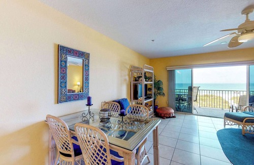 Independence Square Condo | Beachfront condo with washer dryer pool and hot tub dog friendly