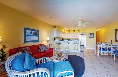Independence Square Condo | Beachfront condo with washer dryer pool and hot tub dog friendly