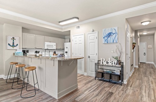 Panama City Beach Condo | Beachfront + Complimentary Beach Service | Near Pier Park
