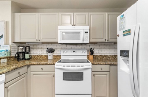 Panama City Beach Condo | Beachfront + Complimentary Beach Service | Near Pier Park