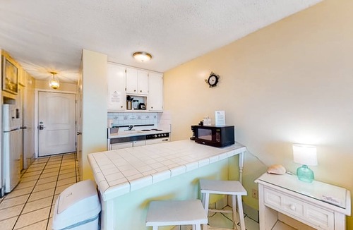 Panama City Beach Apartment | Beachfront Condo with Access to Pool, Gym, & Game Room - Snowbirds Welcome