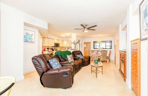 Galt Mile Condo | Beachfront Condo with Pool, Balcony & Ocean Views