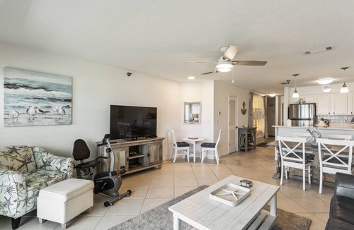 Fort Walton Beach - Destin Condo | BEACHFRONT Condo 105, wake up to sunshine. Destin Seafarer