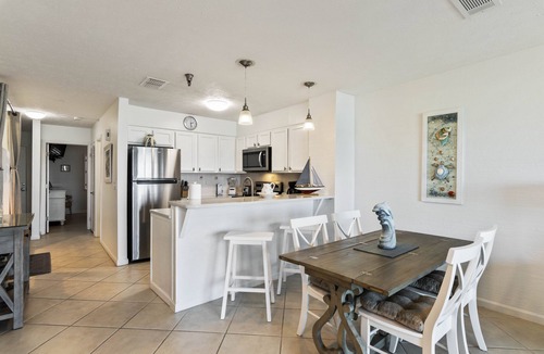 Fort Walton Beach - Destin Condo | BEACHFRONT Condo 105, wake up to sunshine. Destin Seafarer