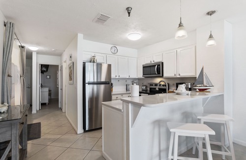 Fort Walton Beach - Destin Condo | BEACHFRONT Condo 105, wake up to sunshine. Destin Seafarer