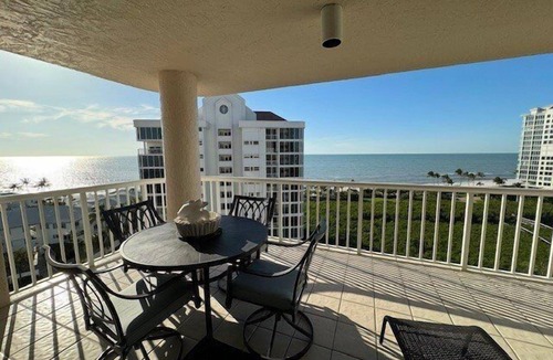 Park Shore Condo | Beachfront condo with exceptional views CL0802
