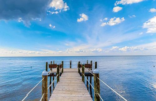 Fairhope House | Beachfront Dog-Friendly Home with Deck Private Outdoor Pool AC Grill Free WiFi