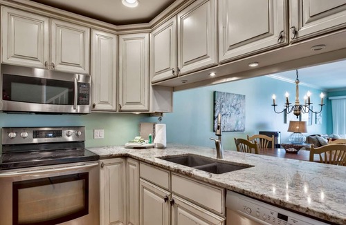 Clipper Cove House | *Beachfront | FREE Beach Service* | Walk to Restaurants