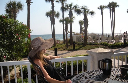 Panama City Beach Condo | BEACHFRONT GRAND PANAMA, 1st FLR DIRECT TO BEACH, PET-FRIENDLY. NEXT TO TIKI BAR