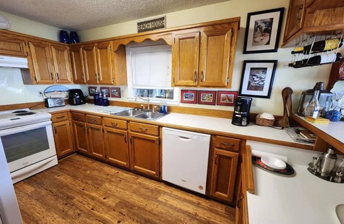 Grand Isle House | Beachfront Grand Isle Where Porch Meets Gulf | Sleeps 8