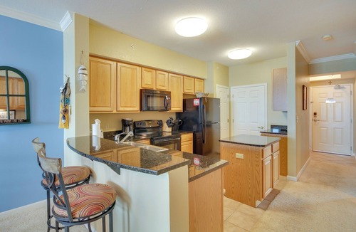Gulfport Apartment | Beachfront Gulfport Vacation Rental w/Balcony!