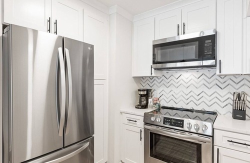 Hollywood Beach House | Beachfront House, Sleeps 8! Free Round of Golf Daily Incl, Fam Fav