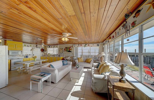 Kiska Beach House | Beachfront✔️ Pets✔️ Single family home. Quiet. Gorgeous sunsets from patio 🌅