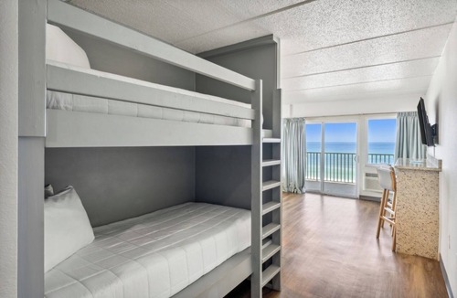 Fort Bay Hotel | Beachfront Premier Suite - Queen/Queen with Kitchen - Split Accommodations - Top