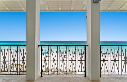 Delos House | Beachfront*Private-Heated Pool*Beach Gear*11 Beds*Fully Stocked*Shared Pool