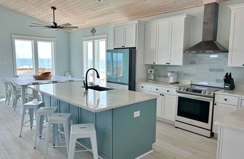 Southpointe House | Beachfront, Private Pool and Elevator