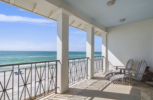 Delos House | Beachfront | Remodeled | Heated Pool l Beach Gear | Fully-Stocked | 10 Beds
