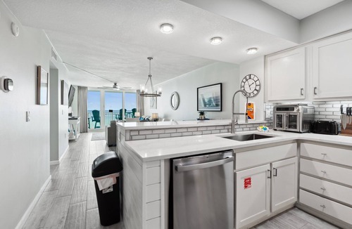 Gulf Lagoon Beach Condo | Beachfront | Renovated | Free Beach Package FLPCB5