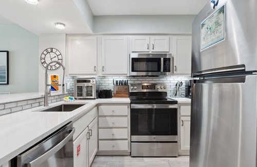 Gulf Lagoon Beach Condo | Beachfront | Renovated | Free Beach Package FLPCB5