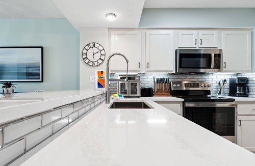 Gulf Lagoon Beach Condo | Beachfront | Renovated | Free Beach Package FLPCB5