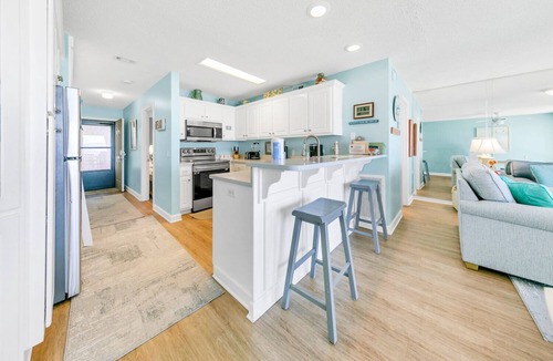 Fort Bay Condo | BeachFront~Small Complex~Pool + Hot Tub~Grill Area~1BR+Bunks Latitude 29 #13