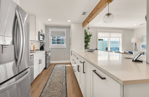 Bahama Beach House | BEACHFRONT: Spacious Family Home Stunning Views Steps to Sand and Surf Hot tub