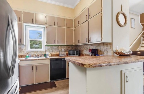 Holiday Beach House | BeachLife Unit C Getaway Sleeps 12