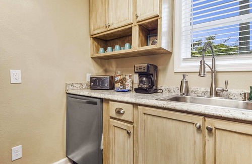 Holiday Beach House | BeachLife Unit BC Getaway Sleeps 22