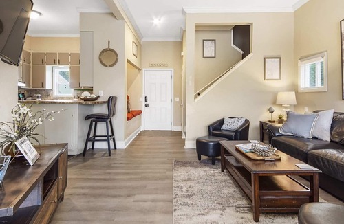 Holiday Beach House | BeachLife Unit BC Getaway Sleeps 22