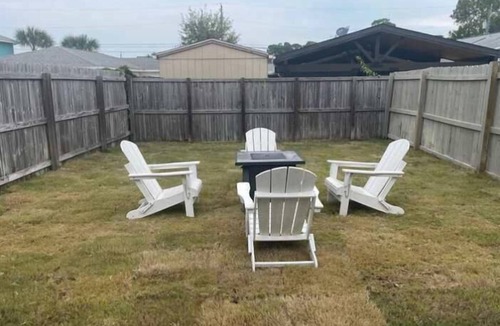 Holiday Beach House | Beachside 1BR Oasis – Walk to Panama City Beach!