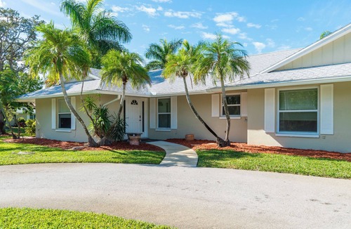 Moorings House | Beachside Bliss in The Moorings | 3BR Naples Stay