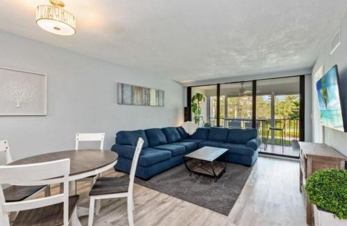 Marco Island Apartment | Beachside living on Marco Island! 2 Bedroom 2 Bath - EASY BEACH ACCESS - 5 STAR!
