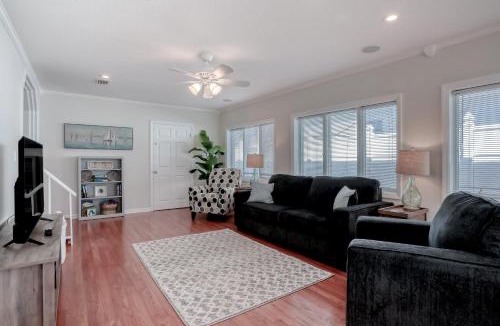 Atlantic Shores House | Beachside snowbird escape with fenced yard & washer/dryer - walk to beach access