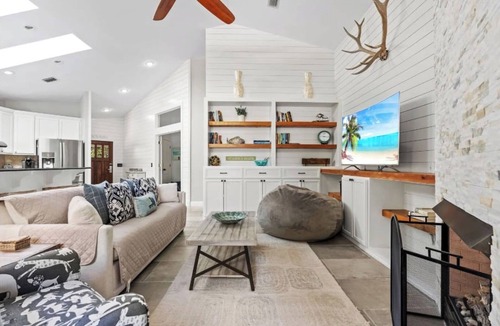 Sugarwood Beach House | Beachwalker Bliss by AvantStay | Private Pool, Walk to Beach